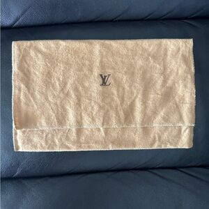 Louis Vuitton Beige Dust Cover